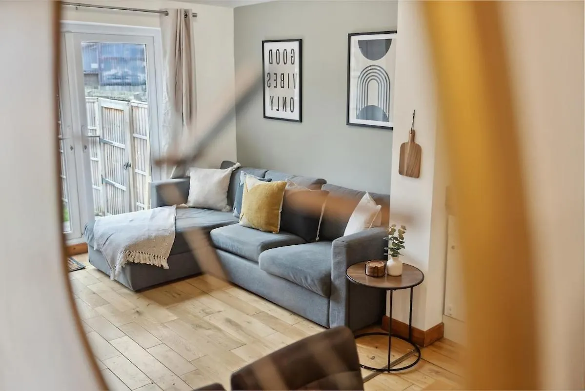 Chic 2 Bed Apartment With Free Parking & Garden Cambridge