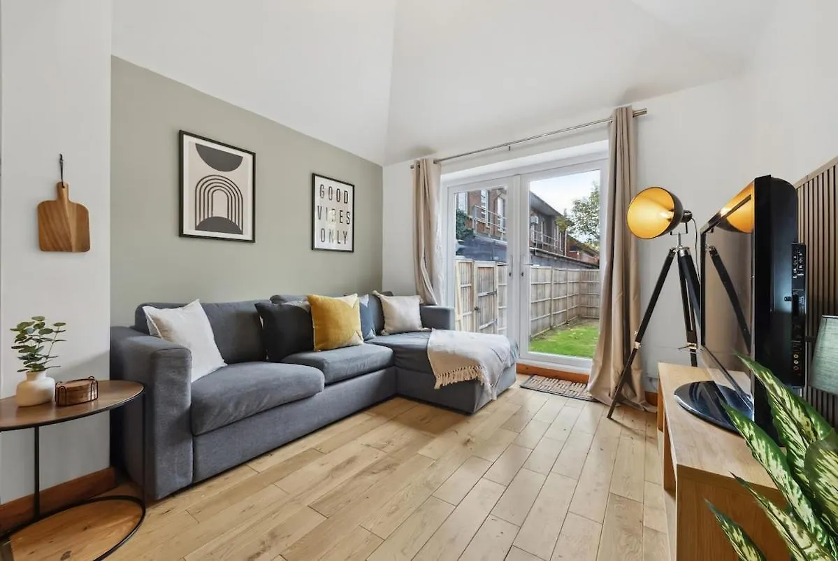 Chic 2 Bed Apartment With Free Parking & Garden Cambridge 0*,