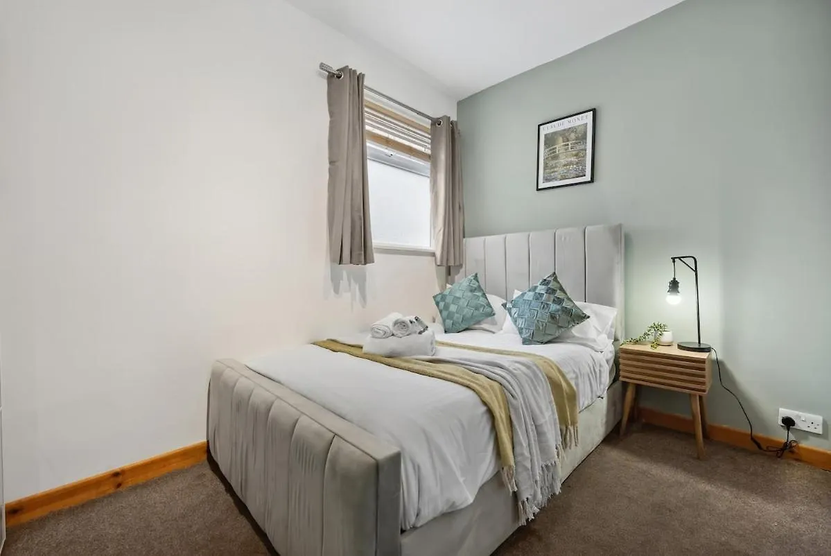 Chic 2 Bed Apartment With Free Parking & Garden Cambridge
